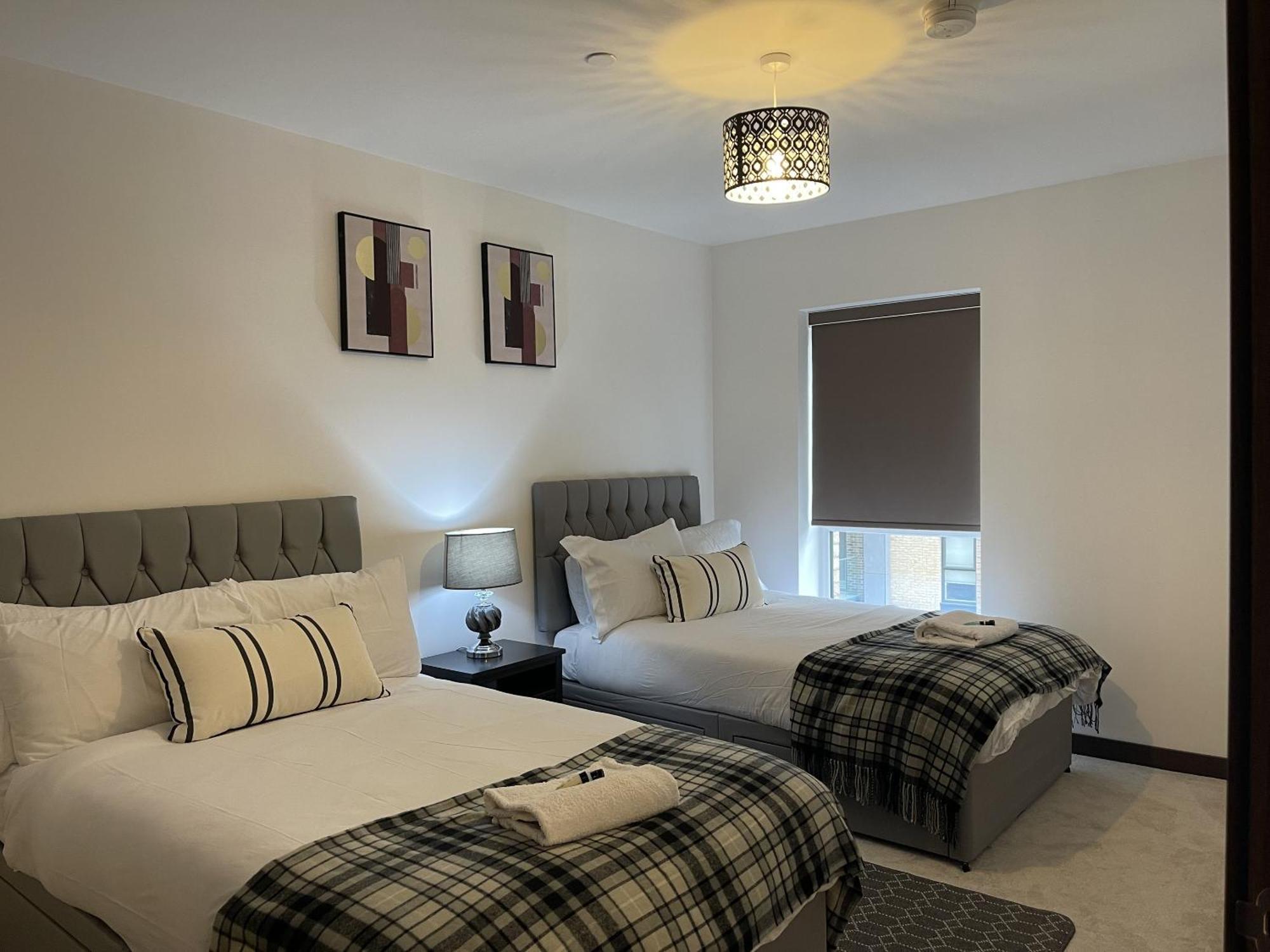 The Godfreys, Edinburgh Way, Харлоу Экстерьер фото